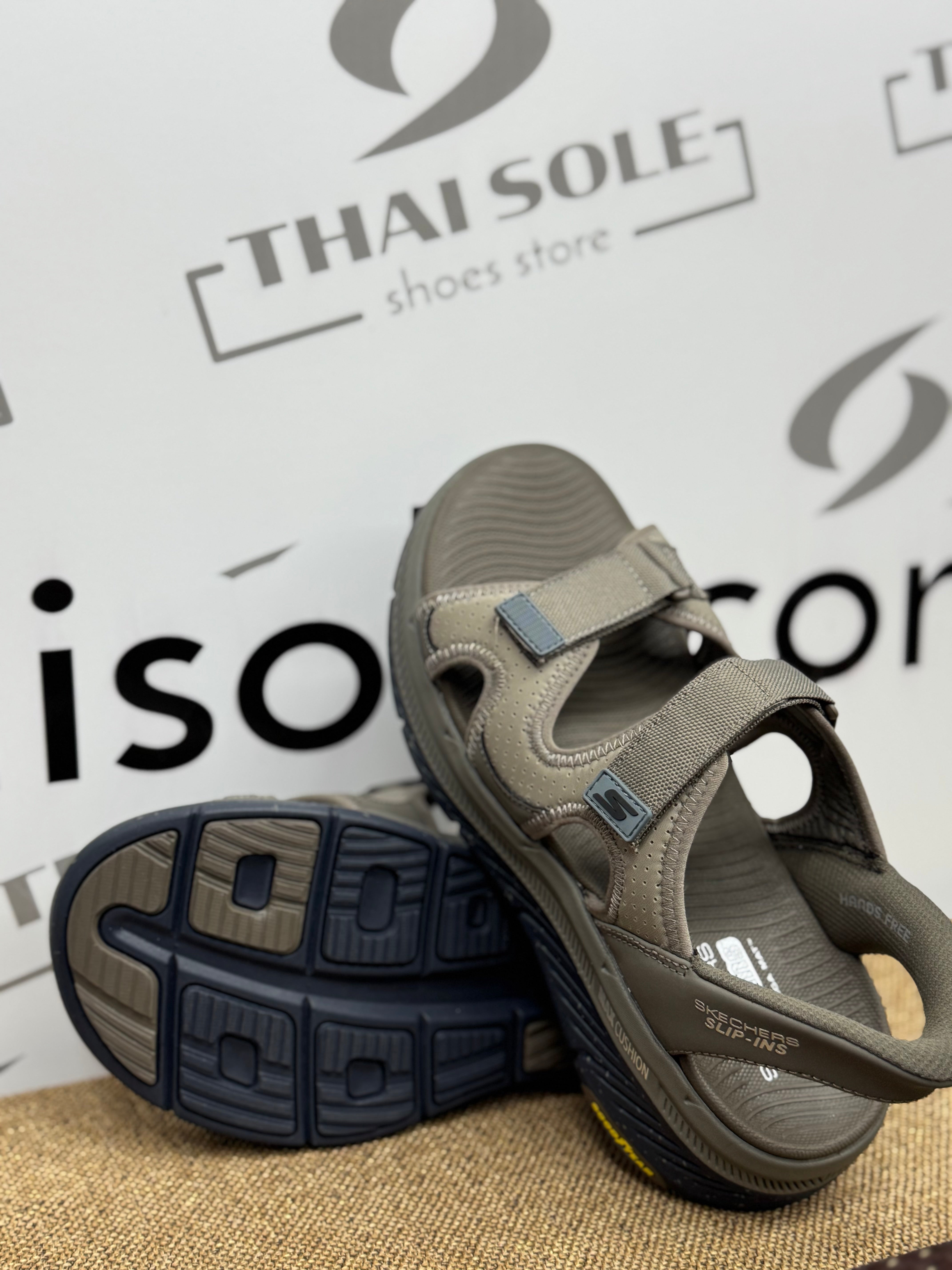 SKECHERS Max Cushioning Premier - Julian Men's Sandals Brown