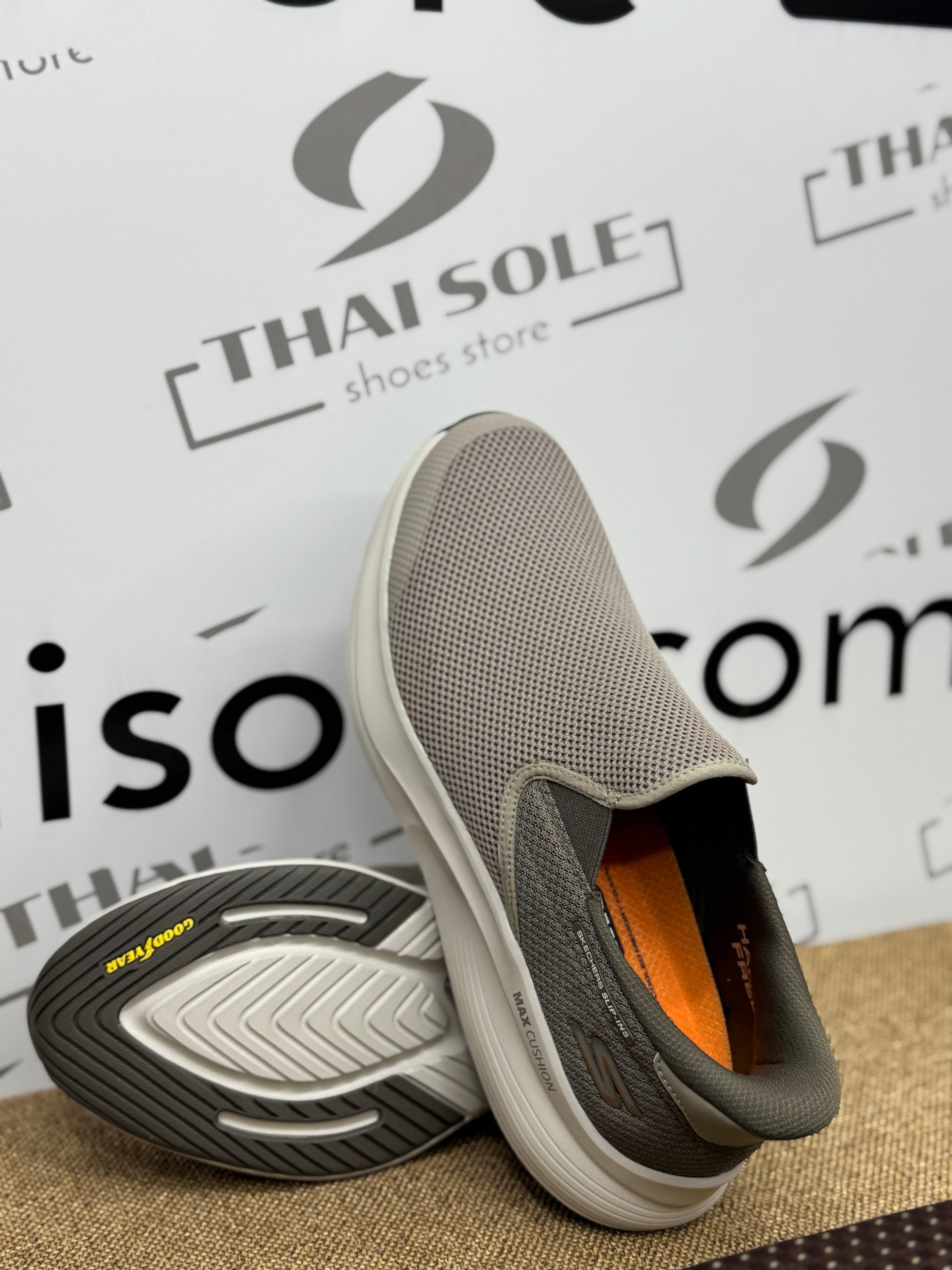 SKECHERS Slip-ins GO WALK Max Walker - Stefan Men's Training Shoes