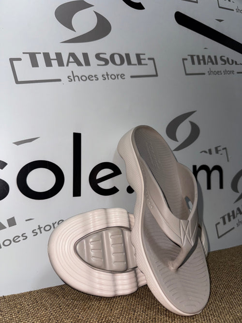 SKECHERS Massage Fit Foamies - Women's Sliper