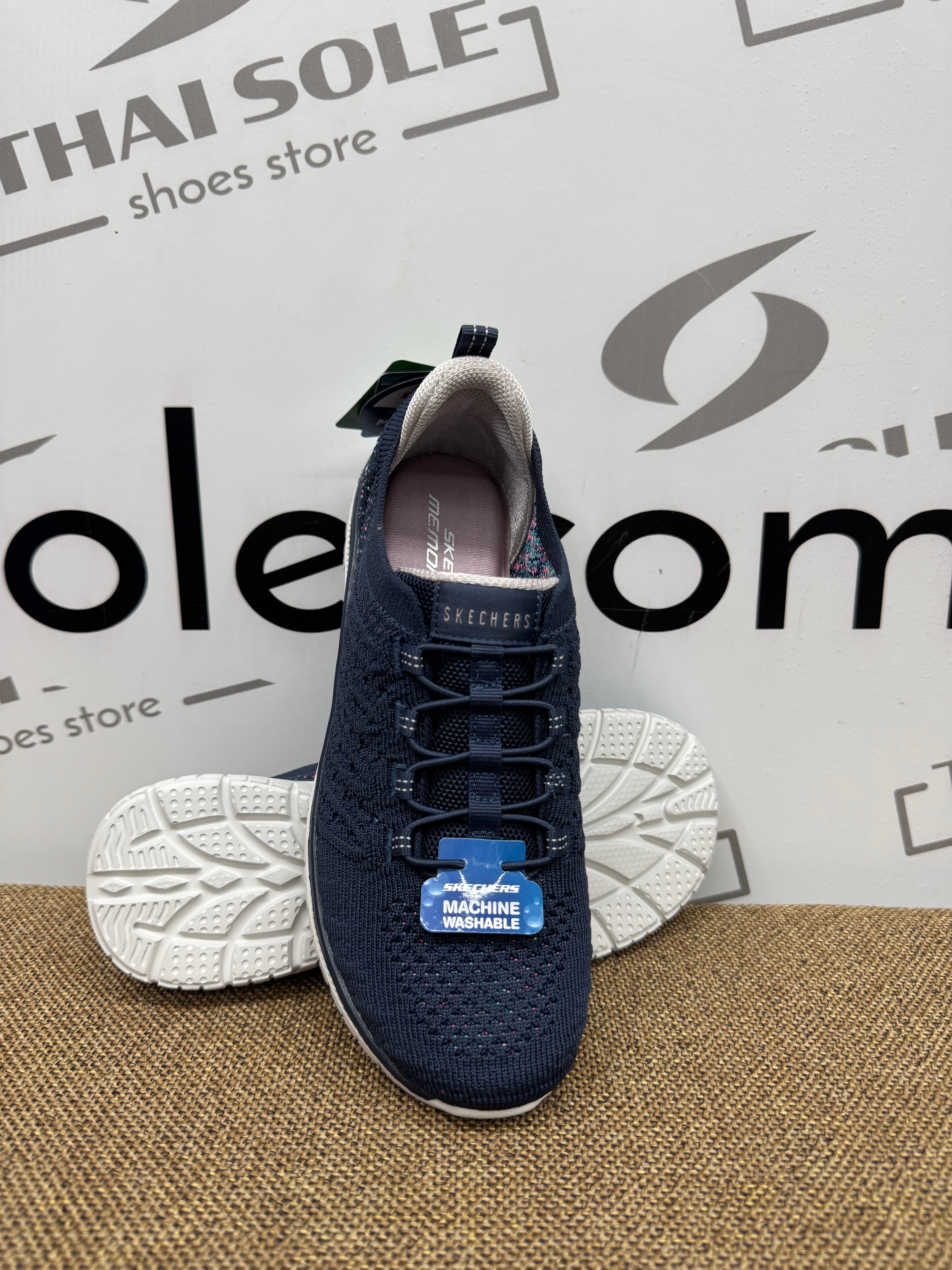 SKECHERS Virtue - Show Runner Women's  Shoes