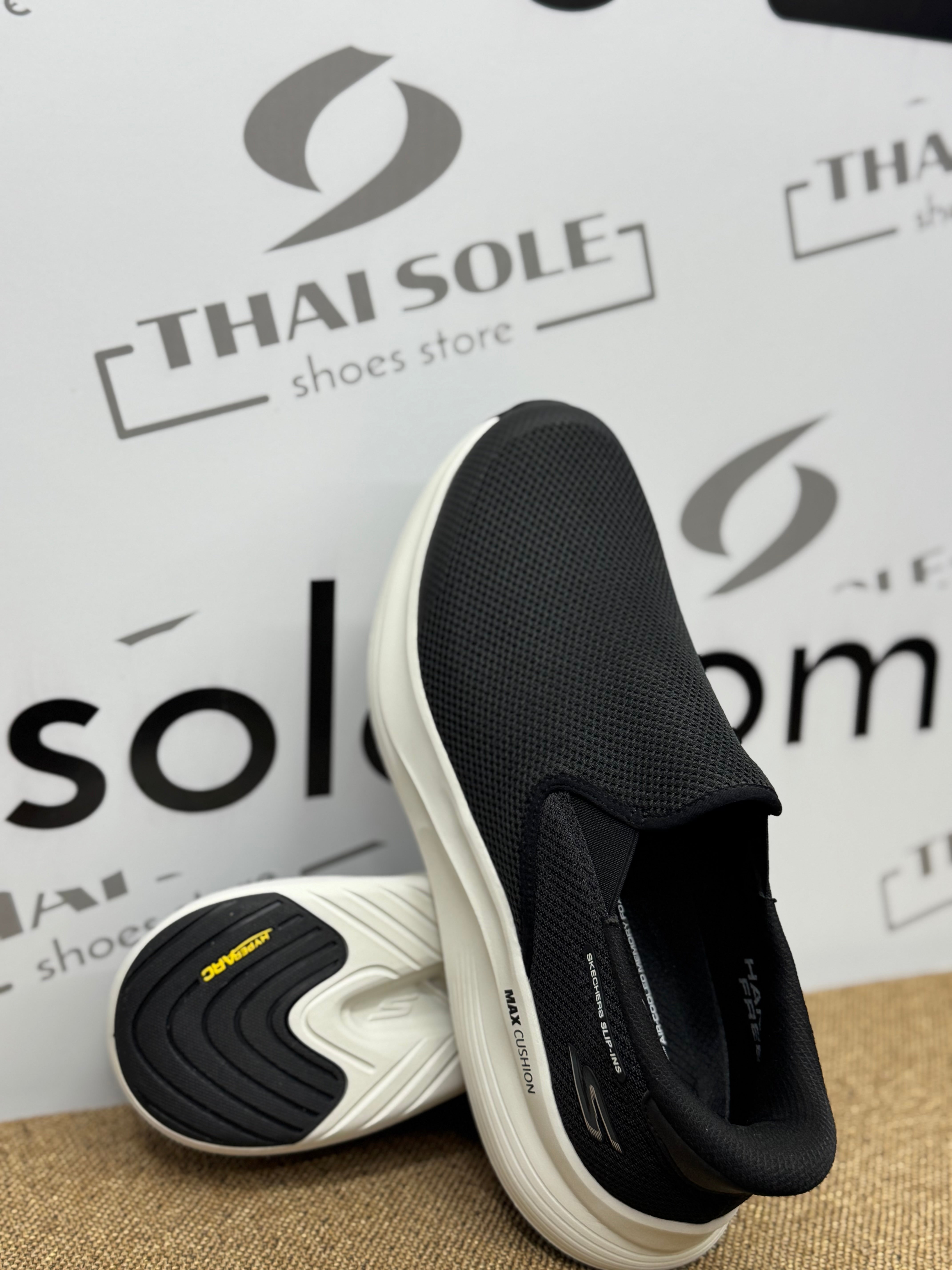 SKECHERS Slip-ins GO WALK Max Walker - Stefan Men's Training Shoes