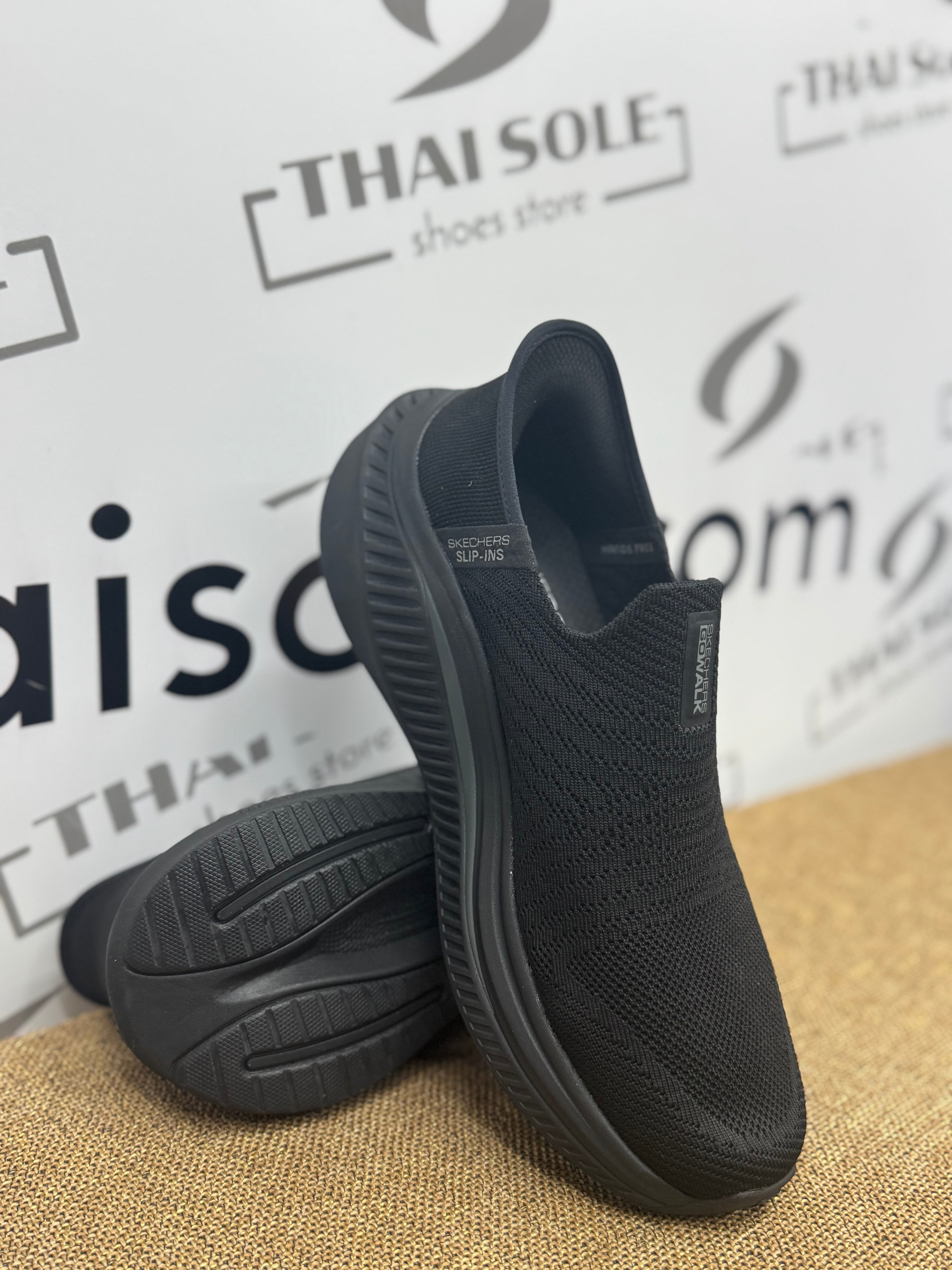 SKECHERS Slip-ins :GO WALK Max Cushioning Arch Fit - Men's Training Shoes