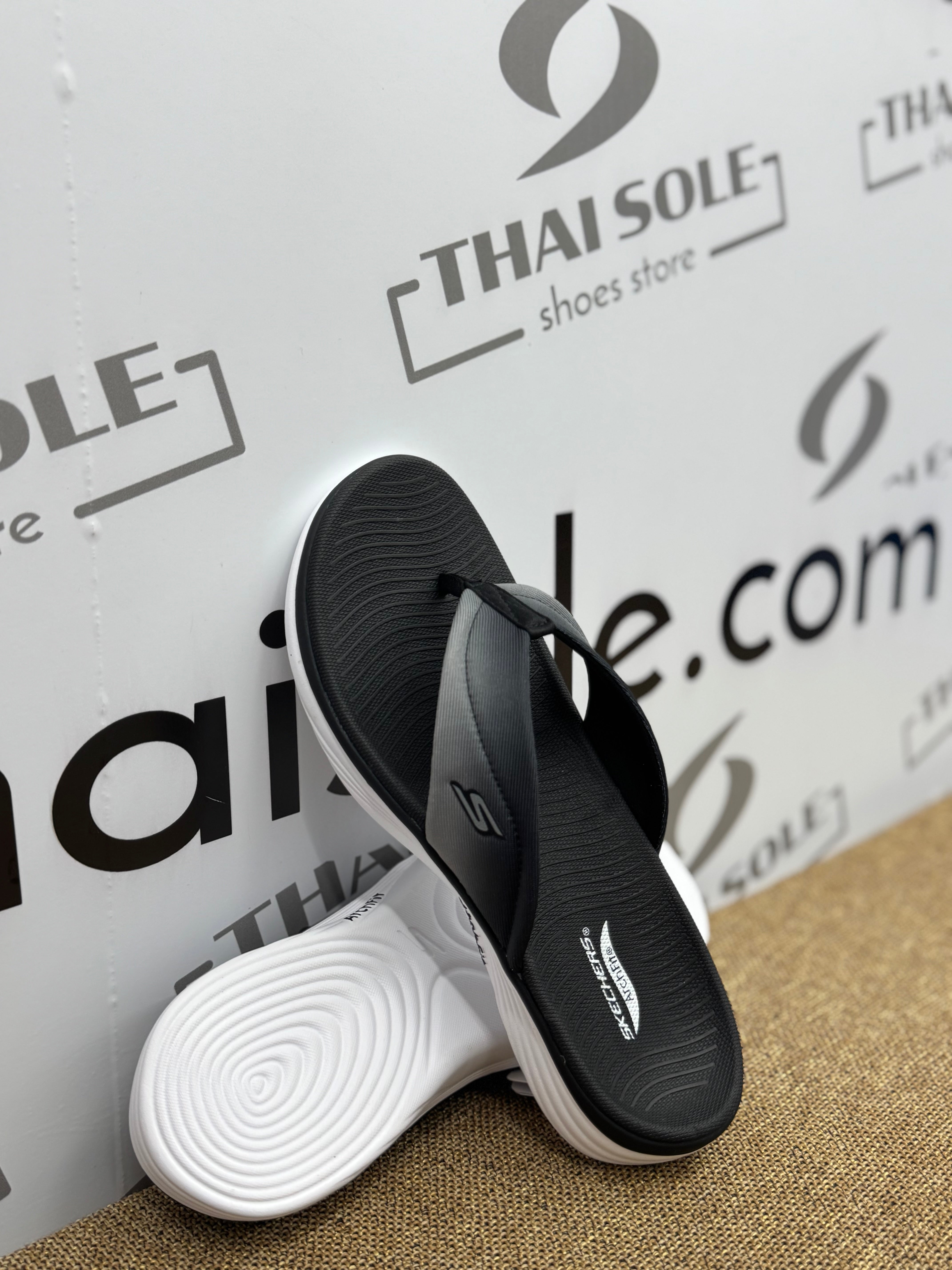 SKECHERS Arch Fit Radiance Women's Slipper