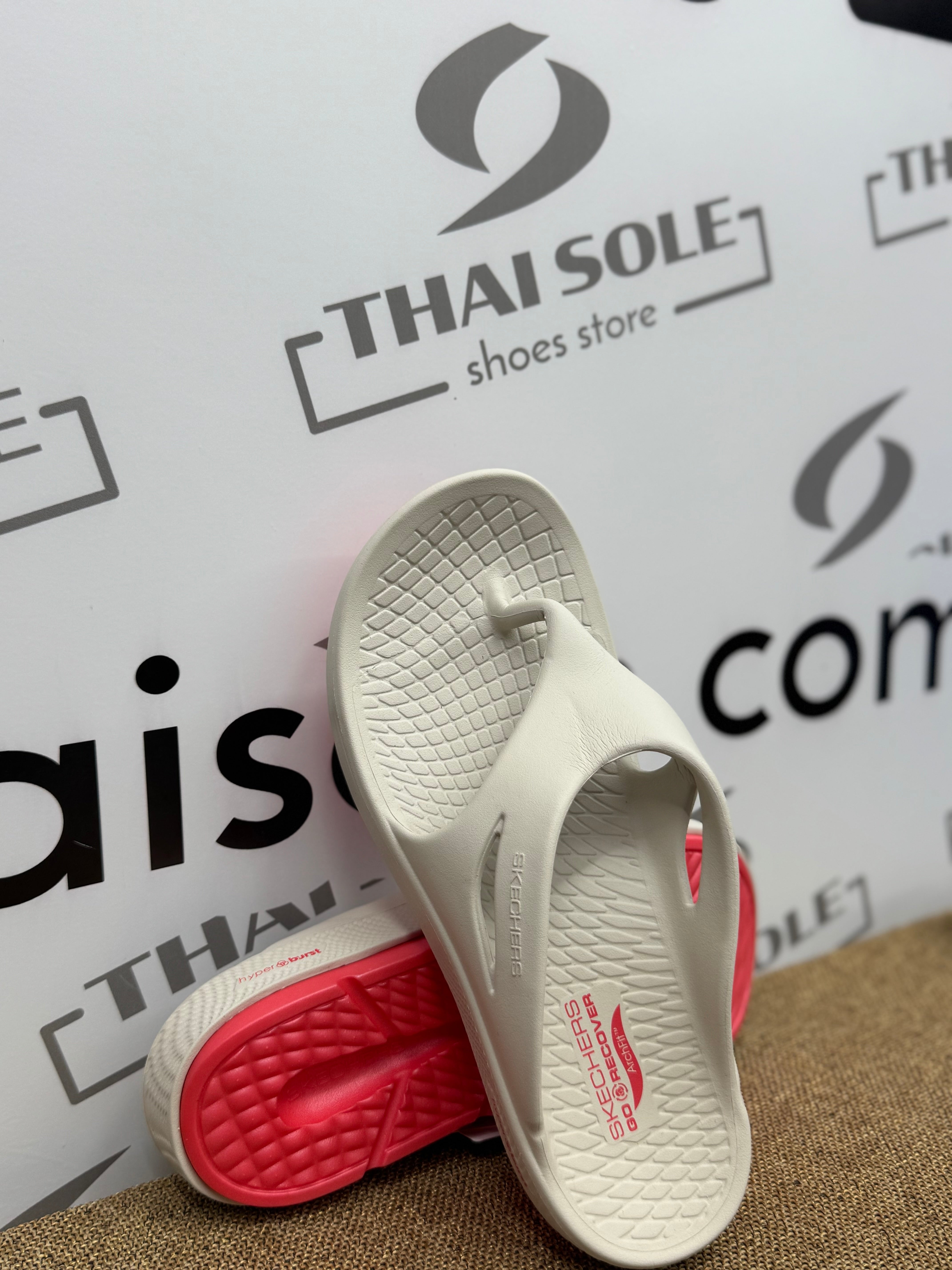 SKECHERS GO RECOVER -  Women's Slipper