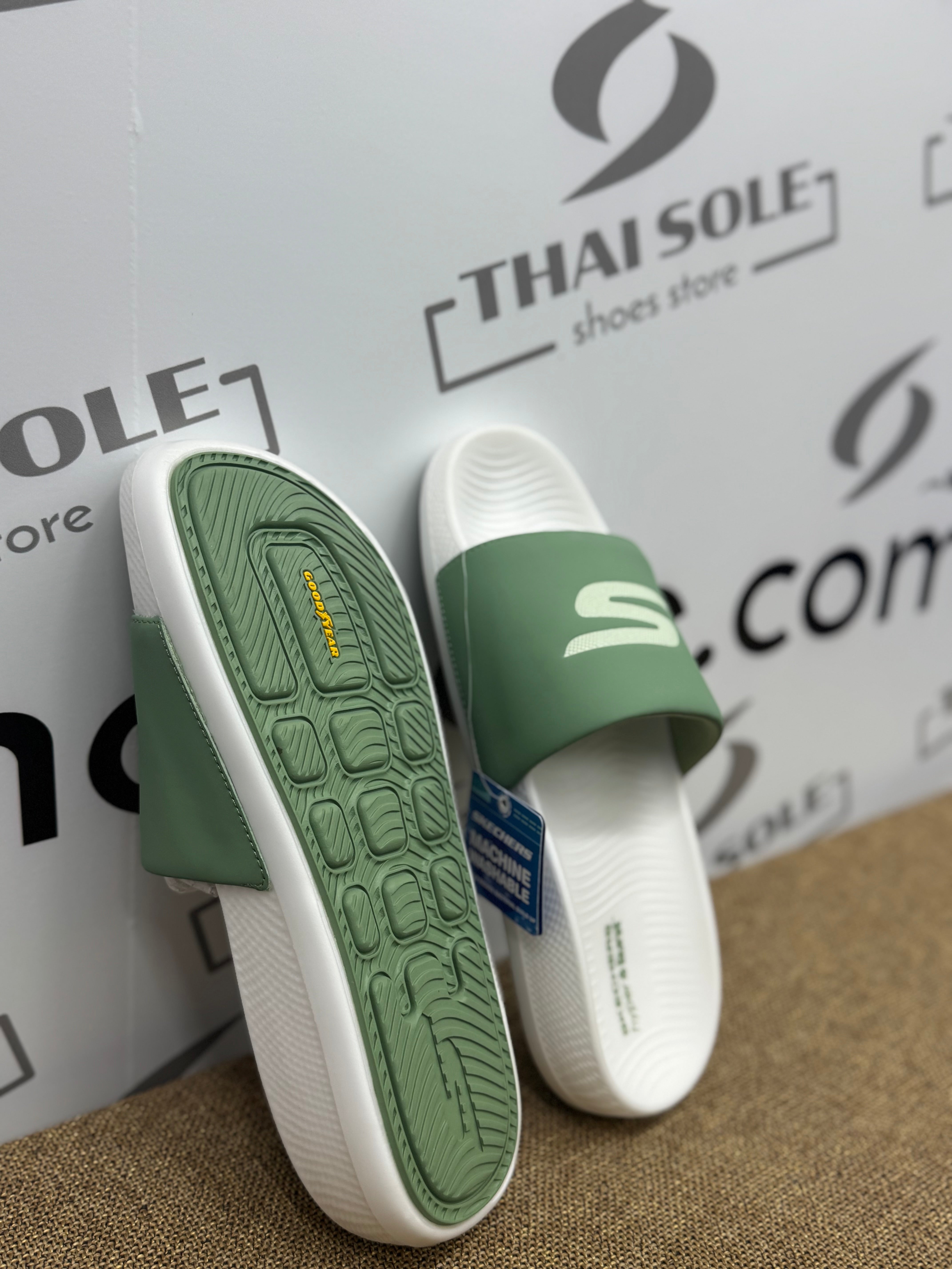 SKECHERS Hyper Slide - Deriver Men's Slipper