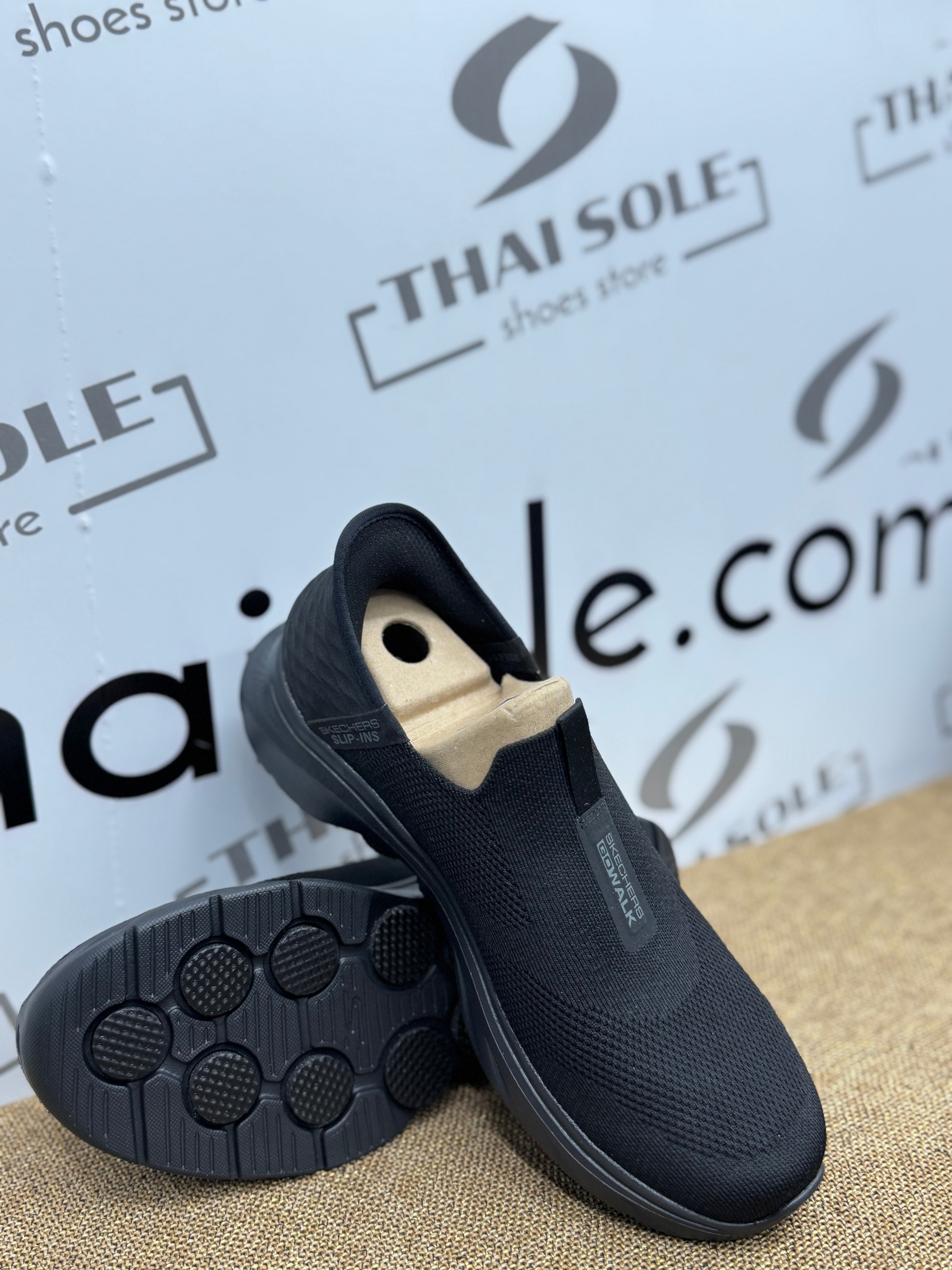 SKECHERS Slip-ins®: Go Walk 7 M - Easy On 2 Men's Training
Shoes