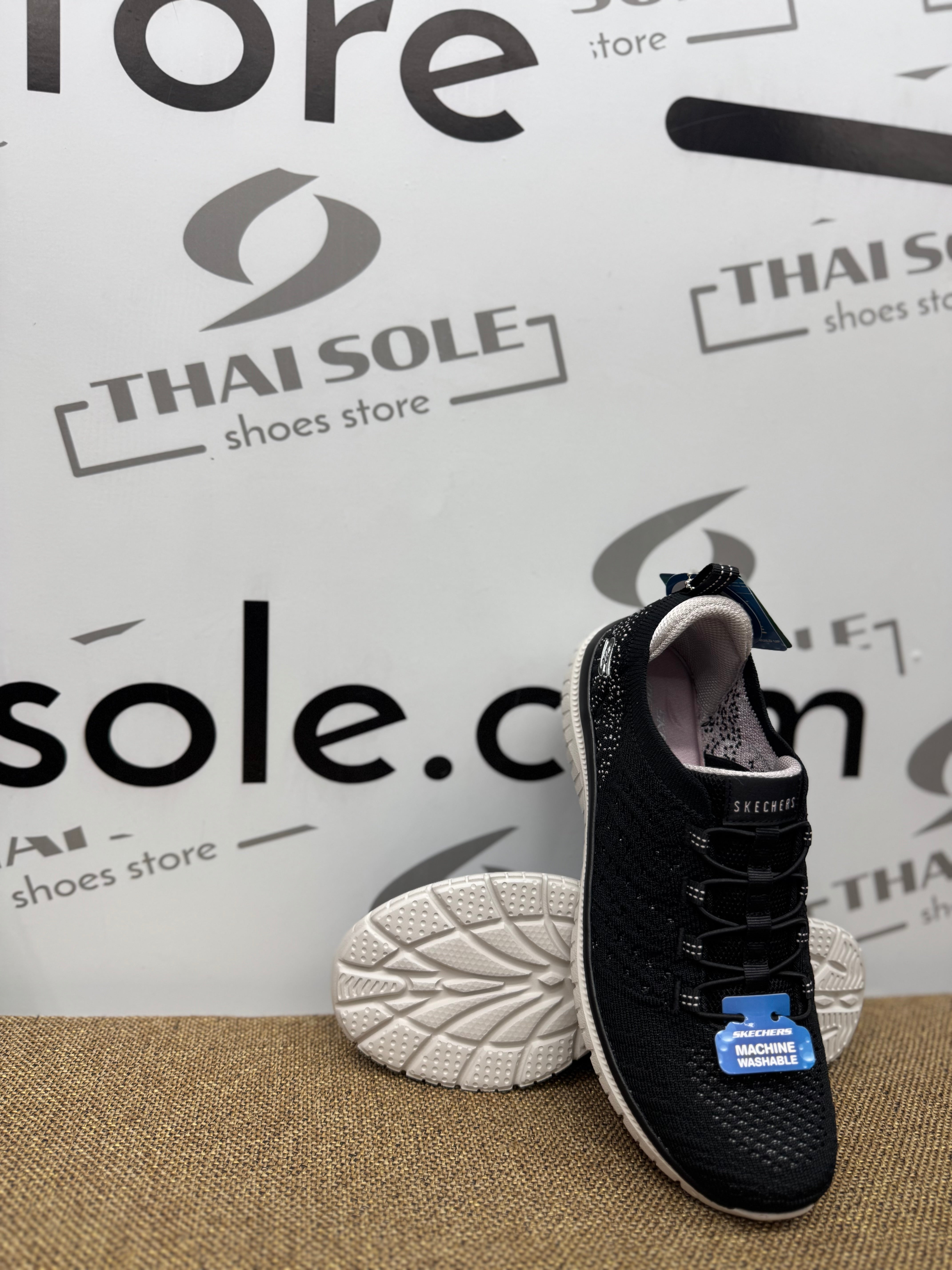 SKECHERS Virtue - Show Runner Women's  Shoes