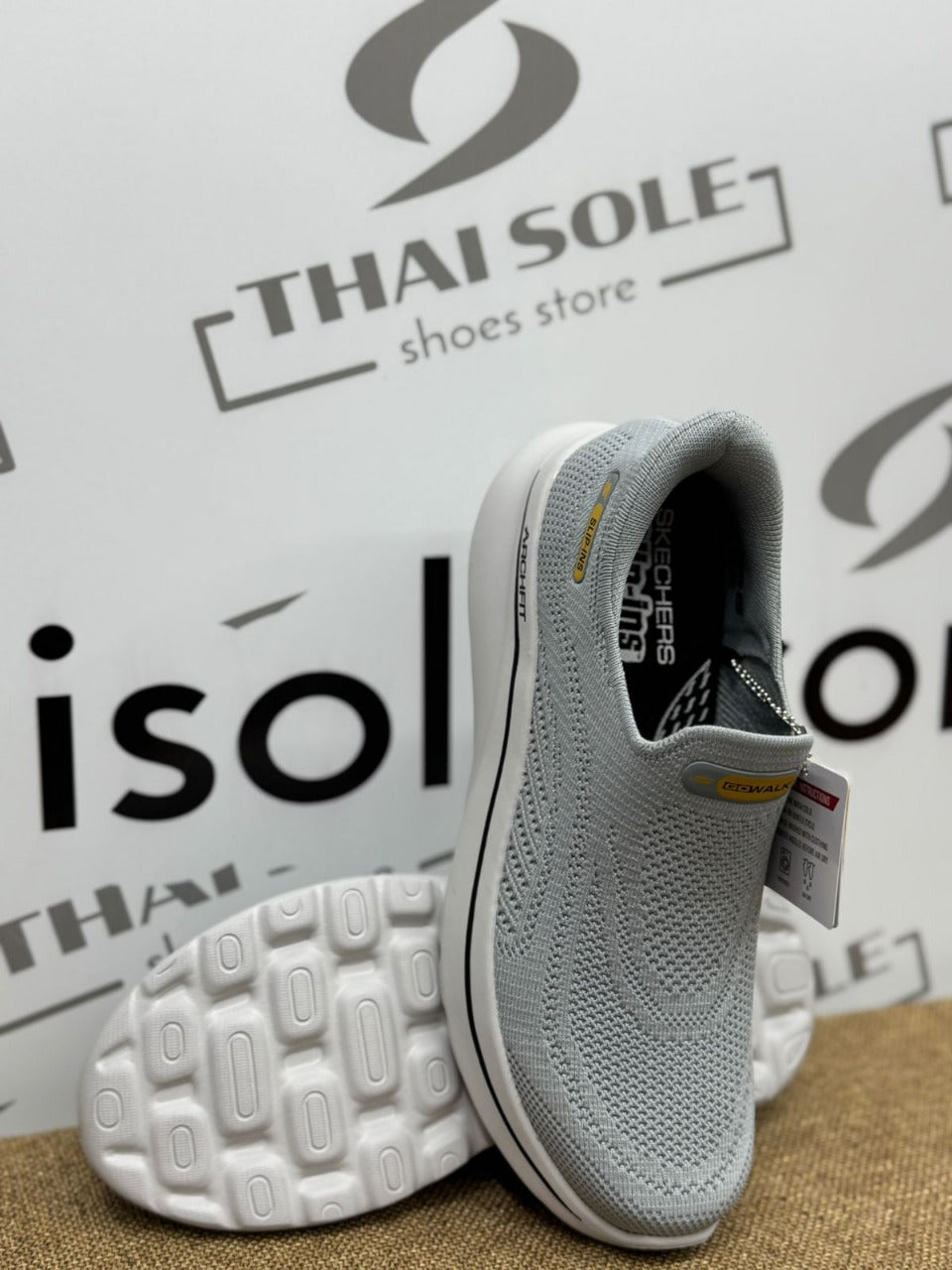 SKECHERS  Slip-ins Relaxed Fit: GO WALK Arch Fit N-Joy - Dale Men's Training Shoes