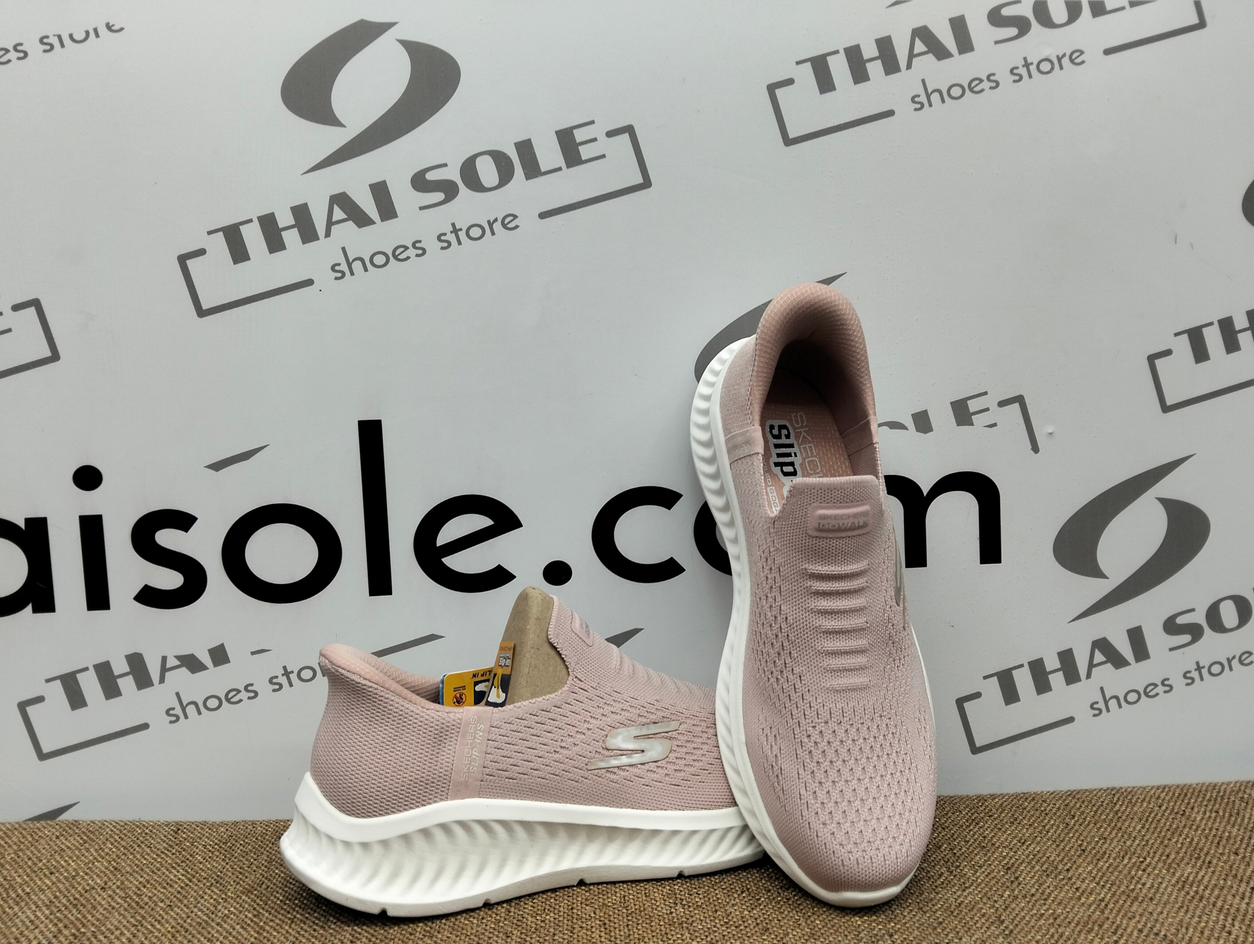 Slip-ins: GOwalk Now - Anahi